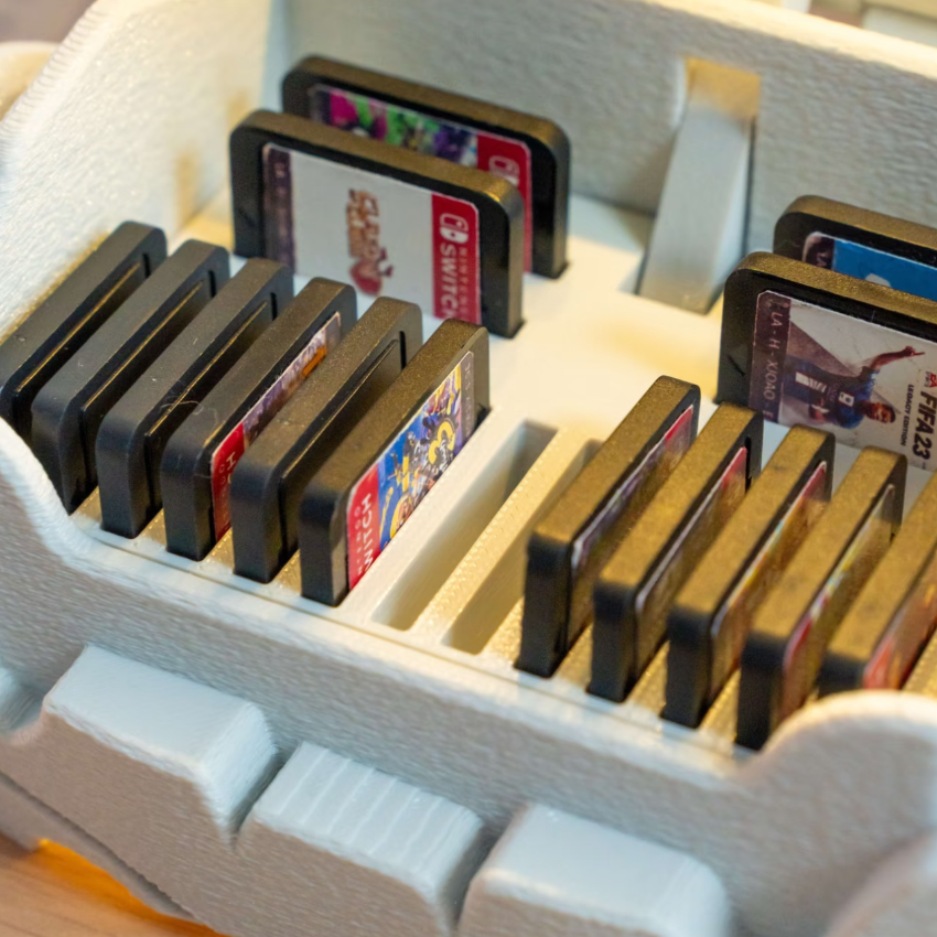 Universal Game Card Storage Case 🎮 – Compact, Durable & Travel-Ready